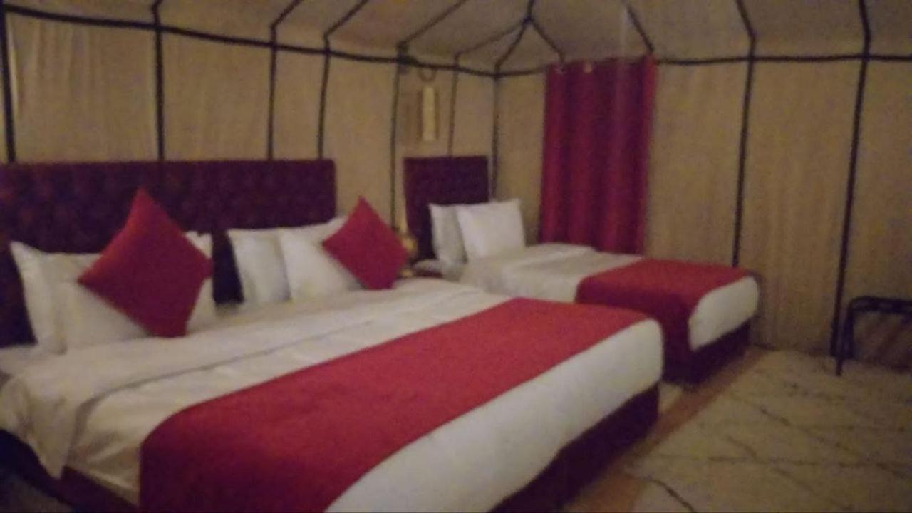 Sahara Luxury Camp Vip Hotel เมอร์ซูกา ภายนอก รูปภาพ