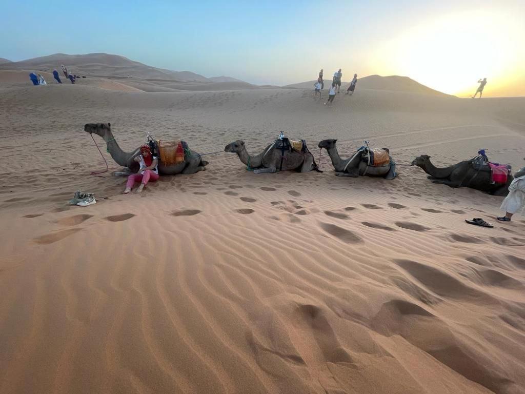 Sahara Luxury Camp Vip Hotel เมอร์ซูกา ภายนอก รูปภาพ